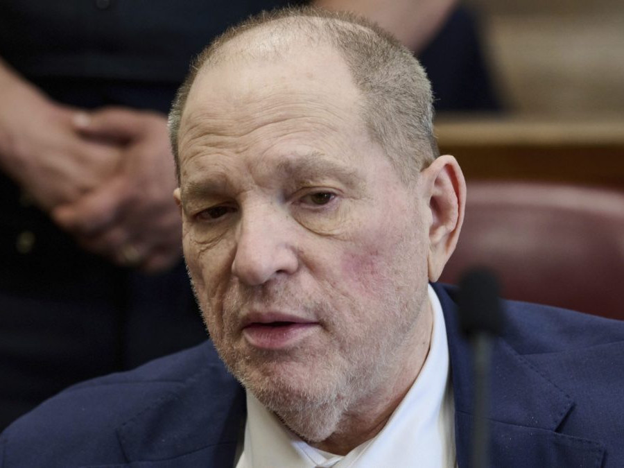 Hollywoodsky producent Harvey Weinstein je vinný zo sexuálneho zločinu, rozhodla porota v New Yorku