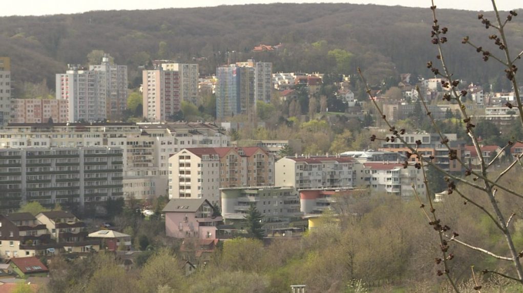 Mnohí ľudia si nemôžu dovoliť vlastné bývanie. Ceny nájmov sa vyšplhali na historické maximá