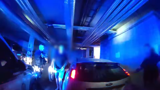 Prvého vodiča polícia zastavila v podzemnej garáži.