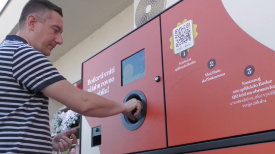 Automat na zálohované fľaše v Partizánskom.
