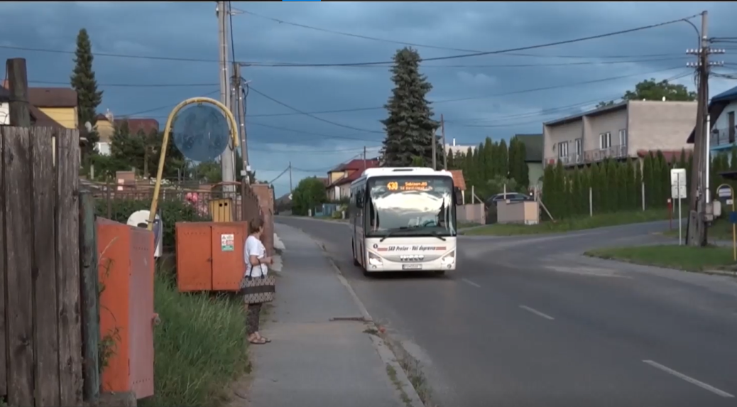 V Prešovskom kraji platí nový autobusový poriadok. Niektoré obce zostali úplne odstrihnuté, cestujúci sa sťažujú