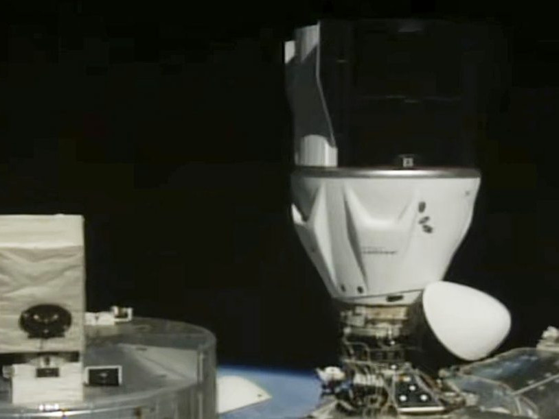 kozmická loď a ISS