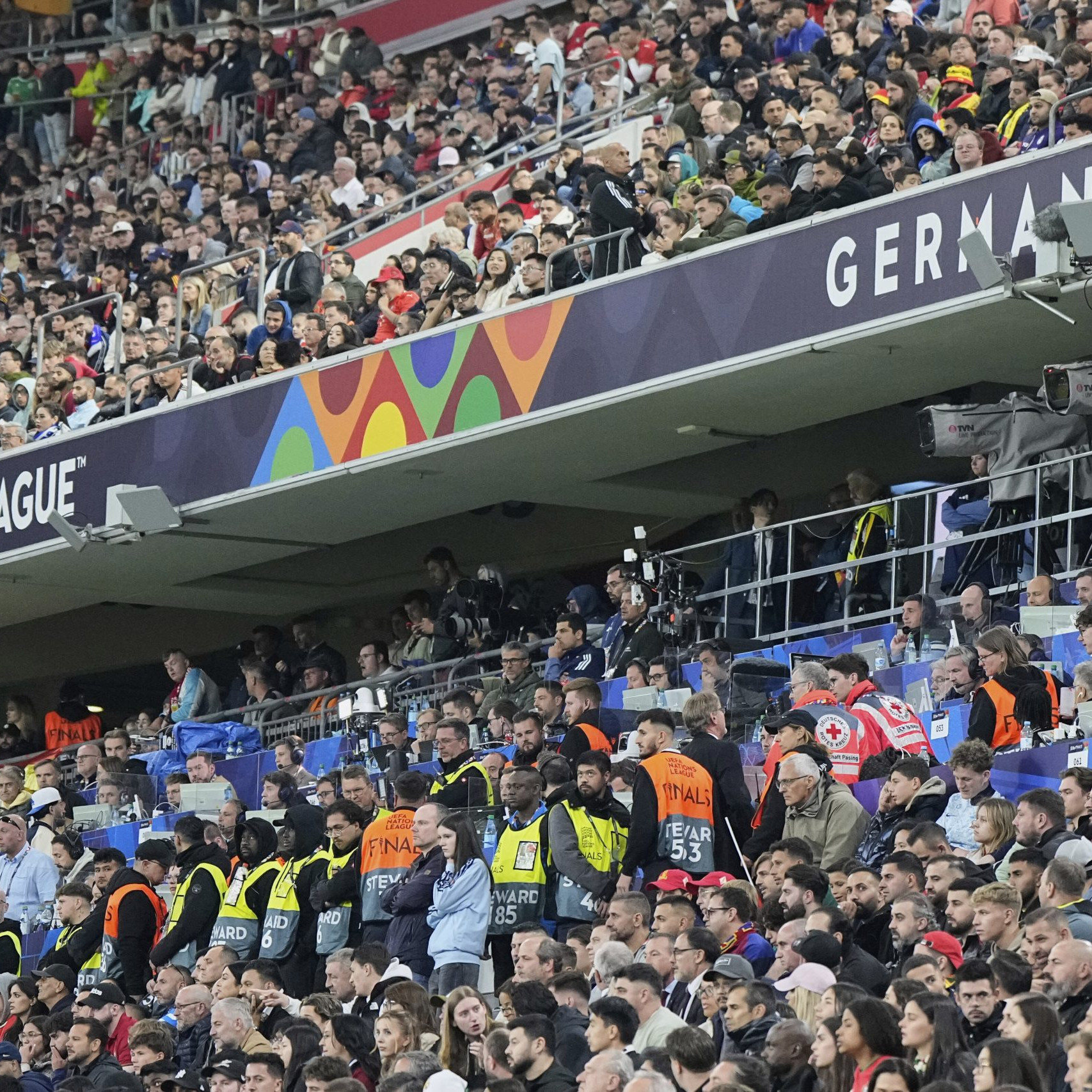 Finále Ligy národov poznačila tragická udalosť. Fanúšik zomrel po páde z tribúny