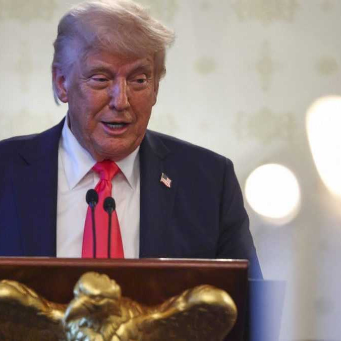 NBC News: Donald Trump sa pri zvažovaní možných úderov na Irán spolieha iba na malú skupinu poradcov