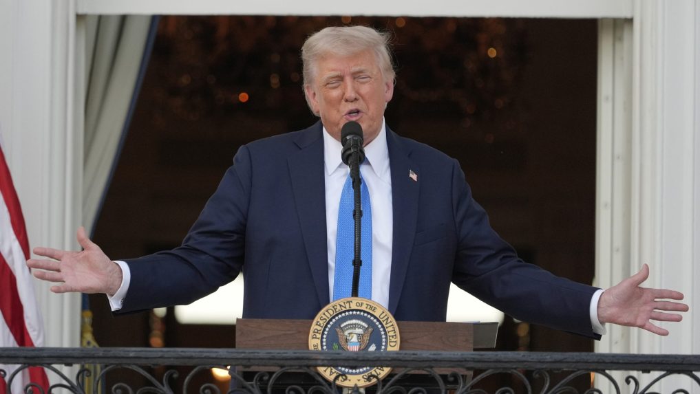 Trump novým príkazom zakázal vstup do USA ľuďom z viac než desiatich krajín