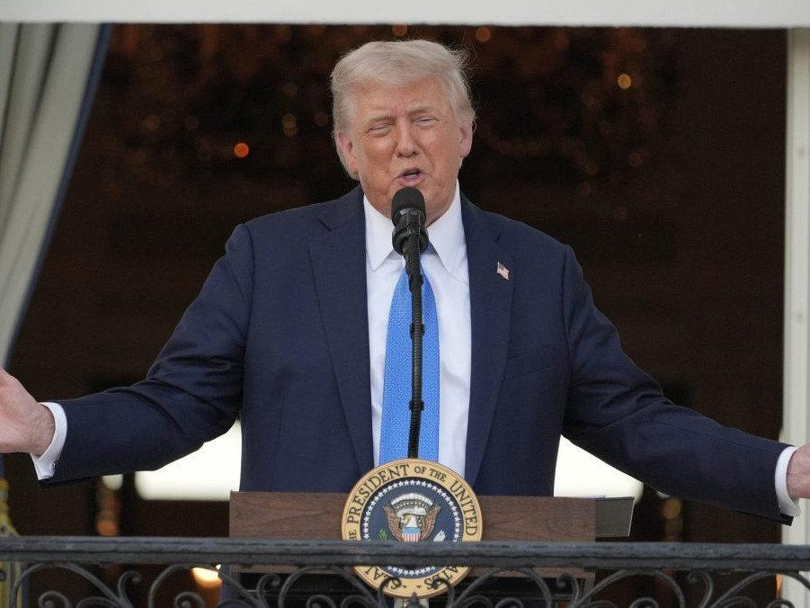 Trump novým príkazom zakázal vstup do USA ľuďom z viac než desiatich krajín
