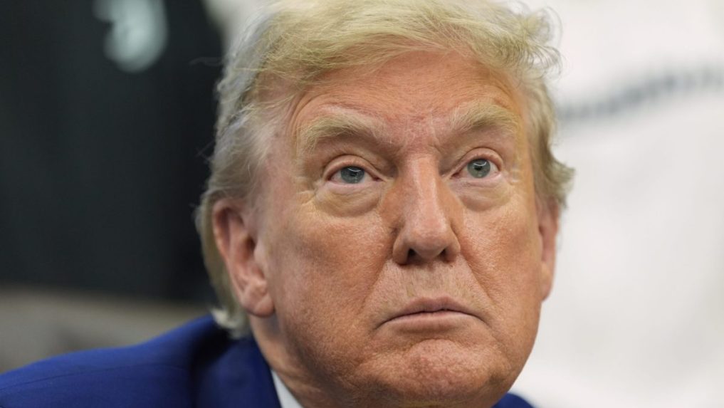 Trump sa o útoku na Irán rozhodne v priebehu najbližších dvoch týždňov, informoval Biely dom