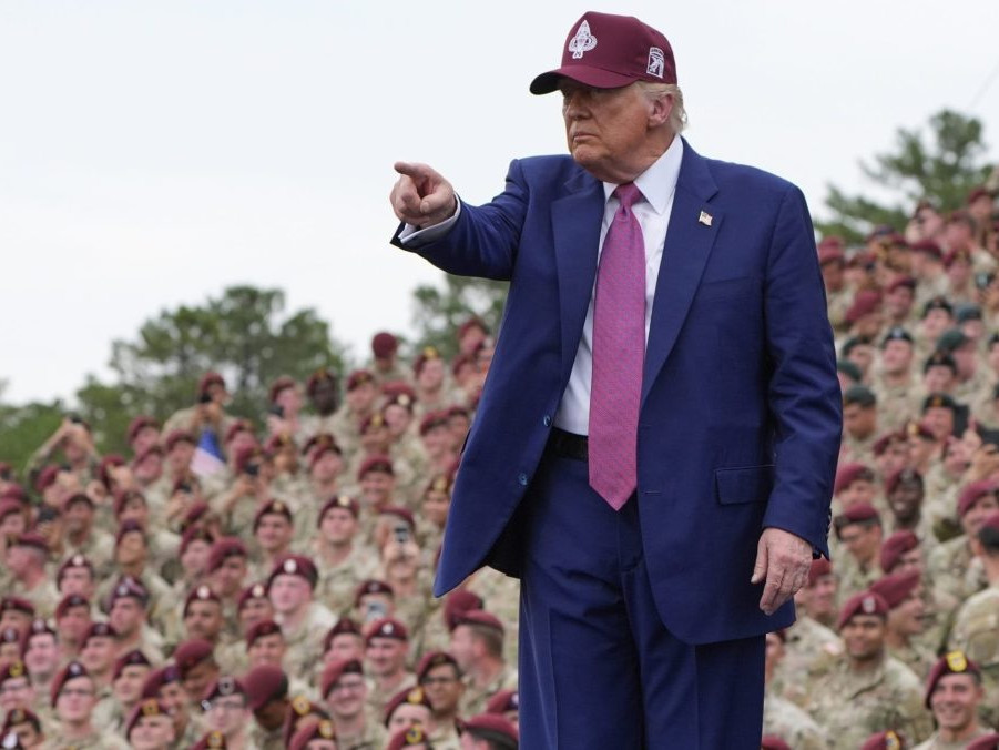 Trump chce poslať tisíce migrantov vrátane Európanov na Guantánamo, píše The Washington Post