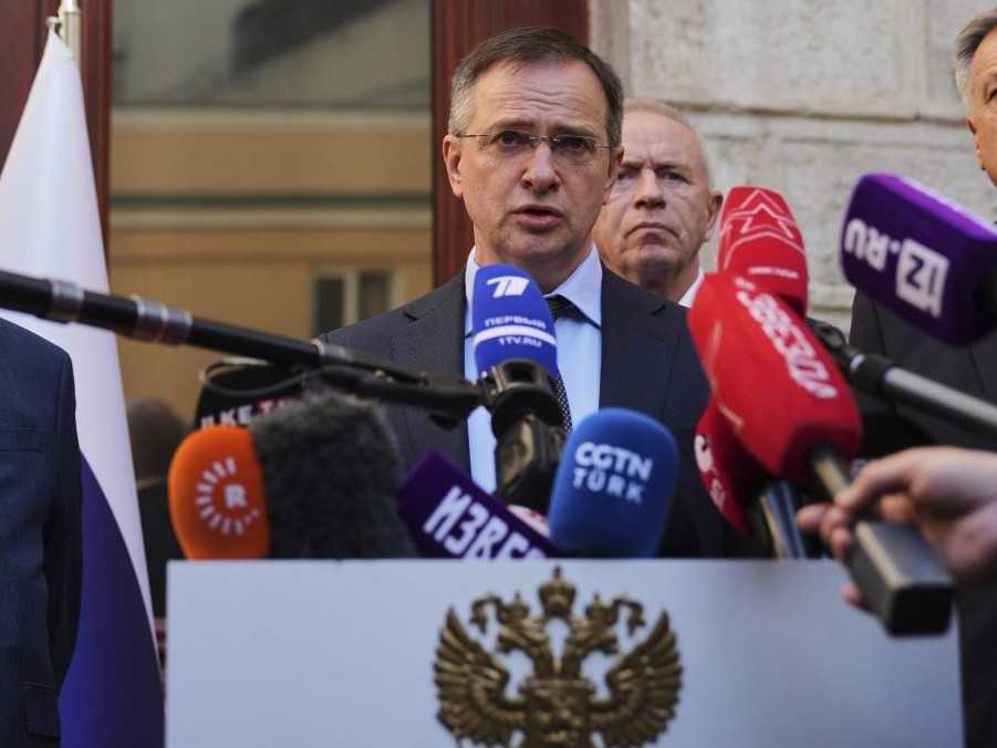 Poradca ruského prezidenta Vladimir Medinskij v Istanbule.