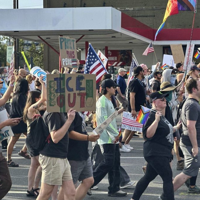 Ľudia na viacerých miestach v USA protestovali proti D. Trumpovi. Jeden človek v Utahu utrpel vážne zranenia