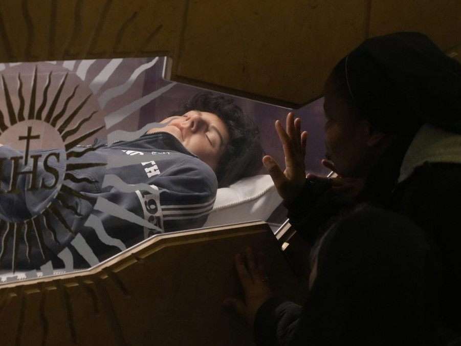 Na snímke telo Carla Acutisa.