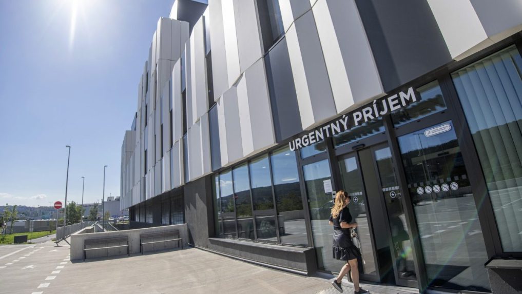 Ortopedické oddelenie v Nemocnici Bory žiadalo od pacientov tisíceurový poplatok za služby, ktoré nechceli