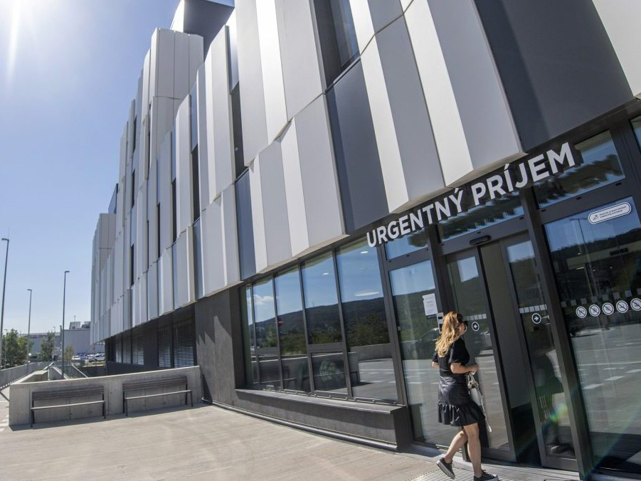 Ortopedické oddelenie v Nemocnici Bory žiadalo od pacientov tisíceurový poplatok za služby, ktoré nechceli