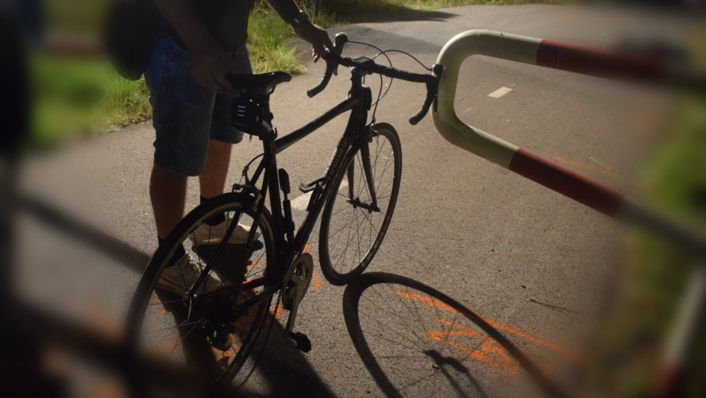 Jazda na bicykli sa mu stala osudnou: Muž (†47) v Lučenci neprežil náraz do zábrany