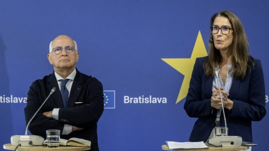 Na snímke členovia delegácie Sophie Wilmésová a Javier Zarzalejos.