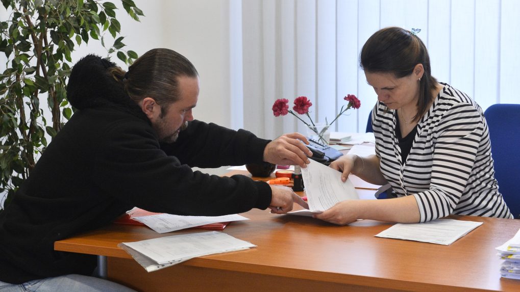 Deň daňovej slobody: Výdavky sa vymkli spod kontroly, štát z platov zoberie vyše polovicu, hodnotí inštitút podnikania