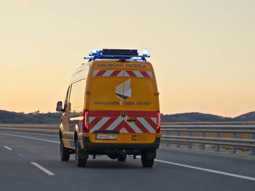 Vozidlo diaľničnej patroly.