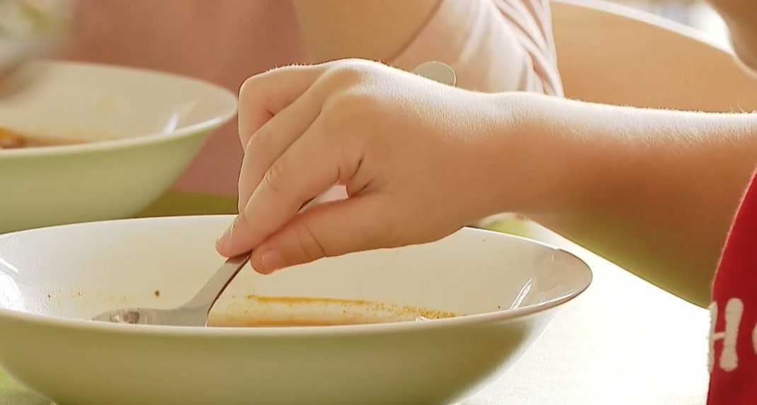 Na Slovensku trápi chudoba aj deti. Často žijú v zlých podmienkach a prijímajú nevhodnú stravu