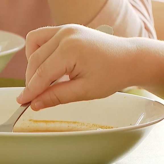 Na Slovensku trápi chudoba aj deti. Často žijú v zlých podmienkach a prijímajú nevhodnú stravu
