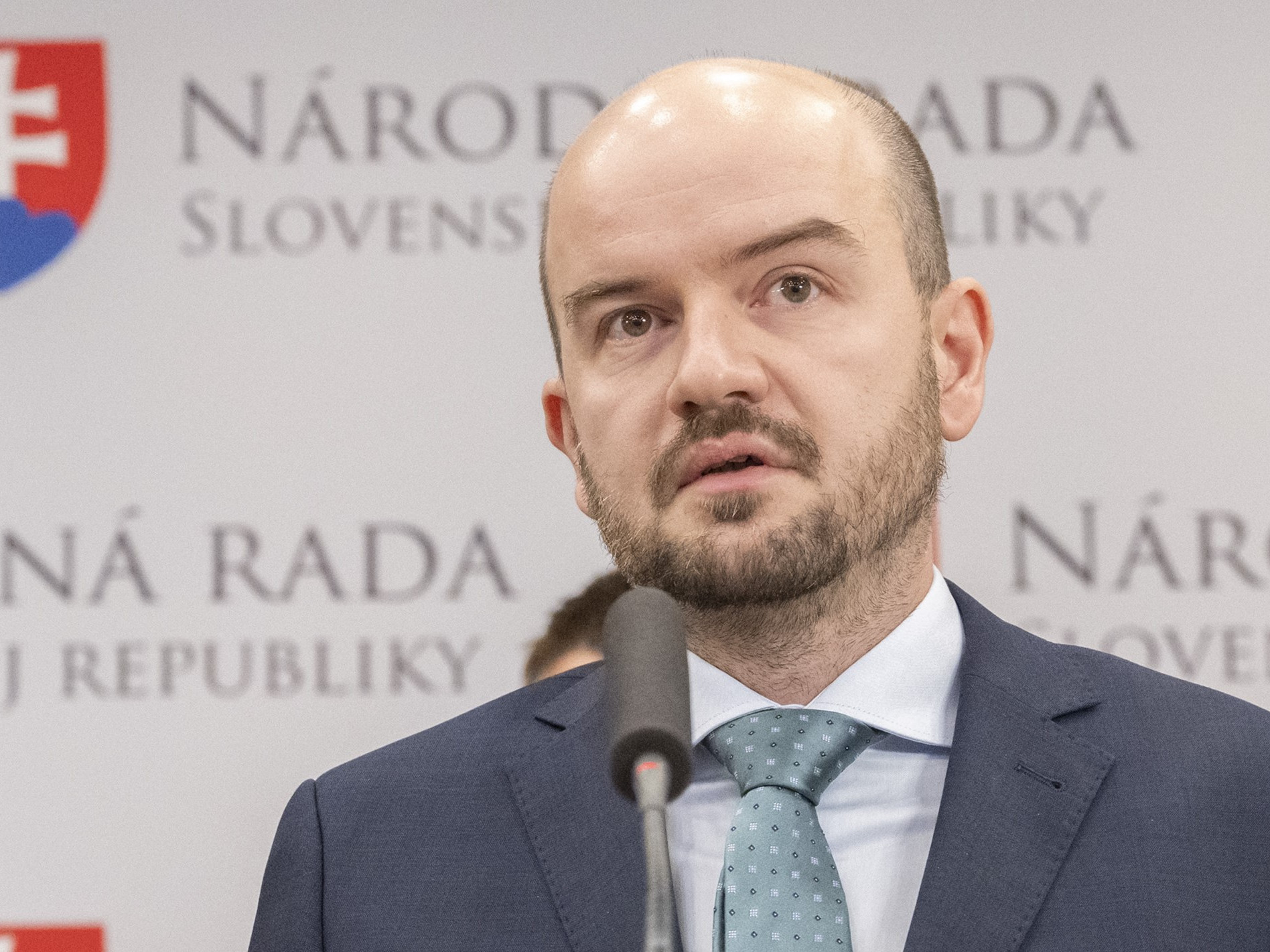 Na snímke je podpredseda parlamentu za Progresívne Slovensko Martin Dubéci.