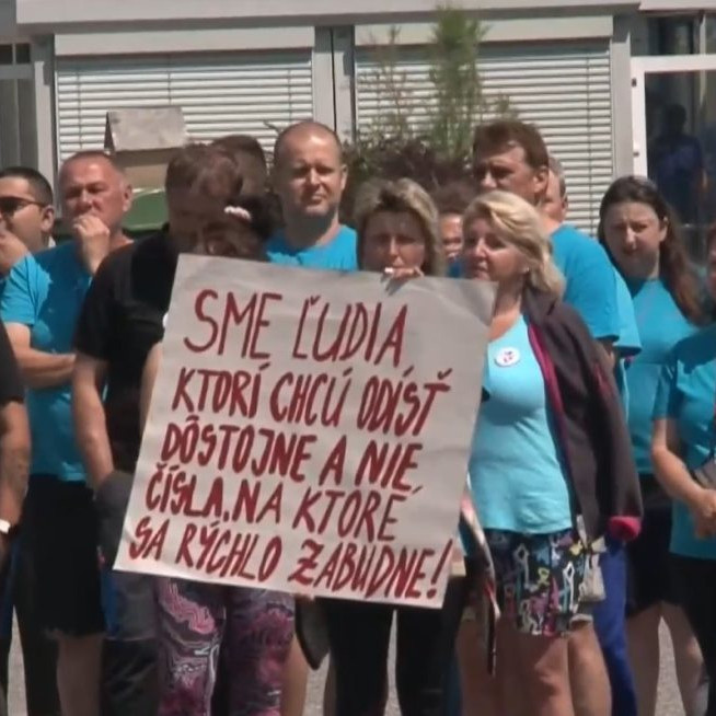 V závode Ecco sa štrajkovalo za vyššie odstupné: Niektorí ľudia tam odpracovali vyše 20 rokov. Chcú, aby ich firma podržala