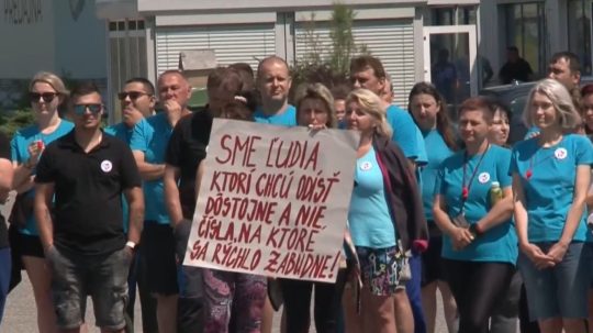 V závode Ecco sa štrajkovalo za vyššie odstupné: Niektorí ľudia tam odpracovali vyše 20 rokov. Chcú, aby ich firma podržala