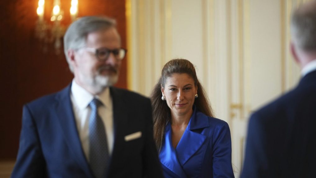 Česká opozícia nemala dostatok hlasov, vláda Petra Fialu hlasovanie o vyslovení nedôvery ustála