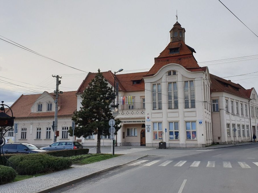 Na ilustračnej snímke radnica mesta Fiľakovo.