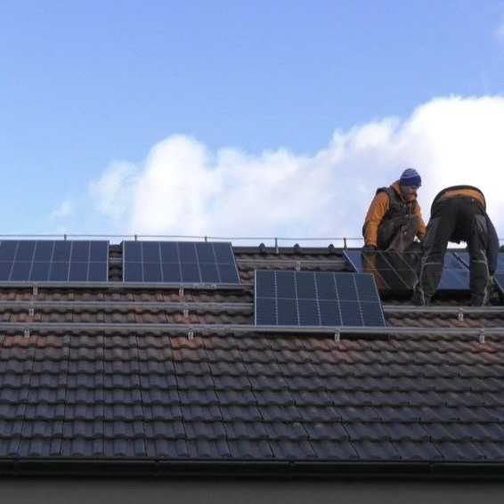 Vzájomná výmena elektriny zo slnka sa stane realitou. Najväčší slovenský distribútor sa pripája k trendu iných krajín