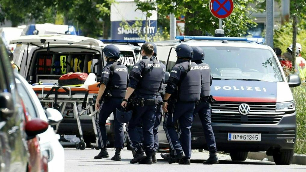 policajti