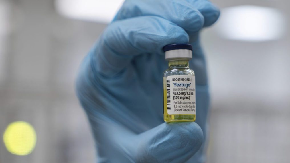 Prelom v liečbe HIV: V USA schválili preventívnu vakcínu, pod jej vývoj sa výrazne podpísal český virológ