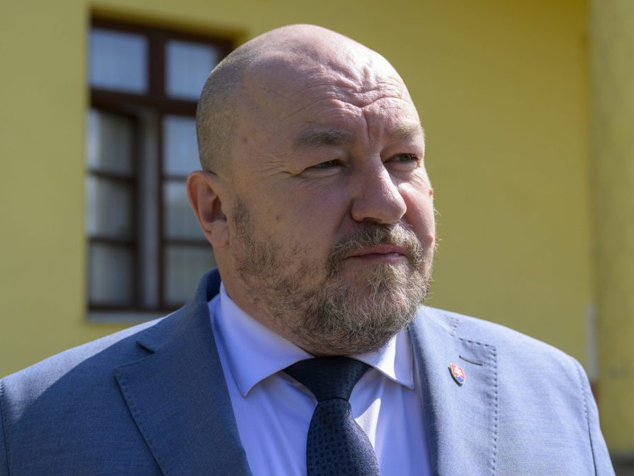 Minister športu a cestovného ruchu Rudolf Huliak.