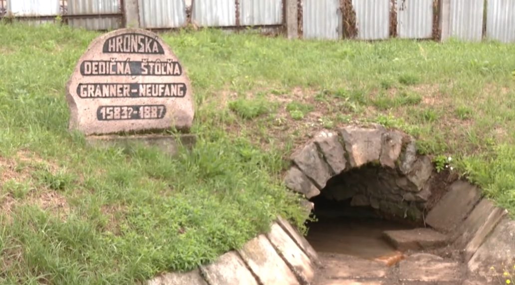 Pri rekonštrukcii trate železničiari narazili na známu štôlňu zo 16. storočia. Tvrdia, že o nej nevedeli