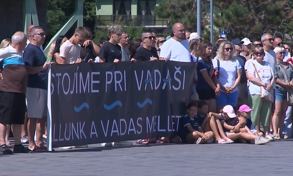 V Štúrove sa protestovalo: Ľuďom sa nepáči, že väčšina bazénov kúpaliska Vadaš ostáva aj po týždni zatvorená