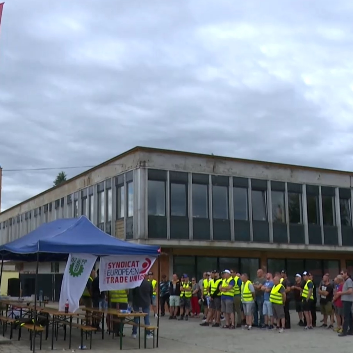 Zamestnanci jedinej spoločnosti na výrobu želatíny na Slovensku štrajkovali. Dožadujú sa vyšších miezd