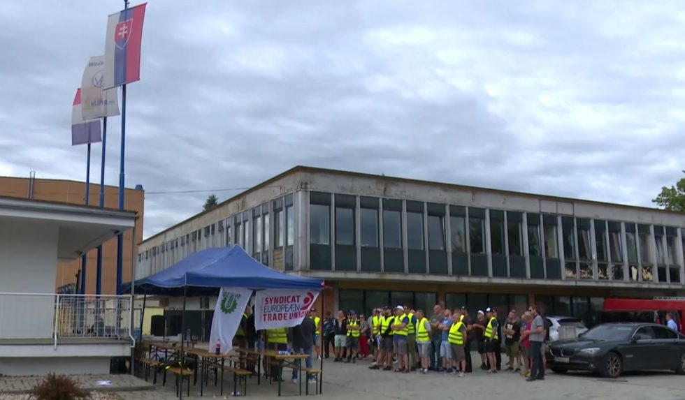 Zamestnanci jedinej spoločnosti na výrobu želatíny na Slovensku štrajkovali. Dožadujú sa vyšších miezd