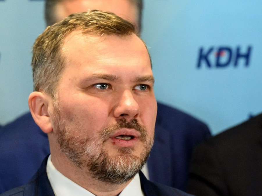 Podpredseda KDH Viliam Karas.