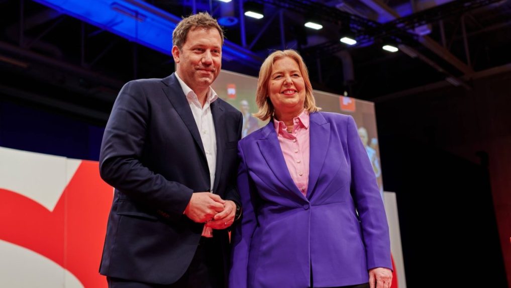 Nemecká vládna SPD si na zjazde v Berlíne zvolila novú dvojicu lídrov strany