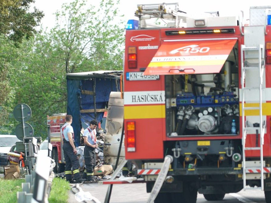 Na snímke miesto dopravnej nehody v Kolárove.