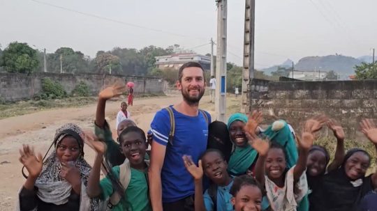 Ladislav s deťmi v Afrike