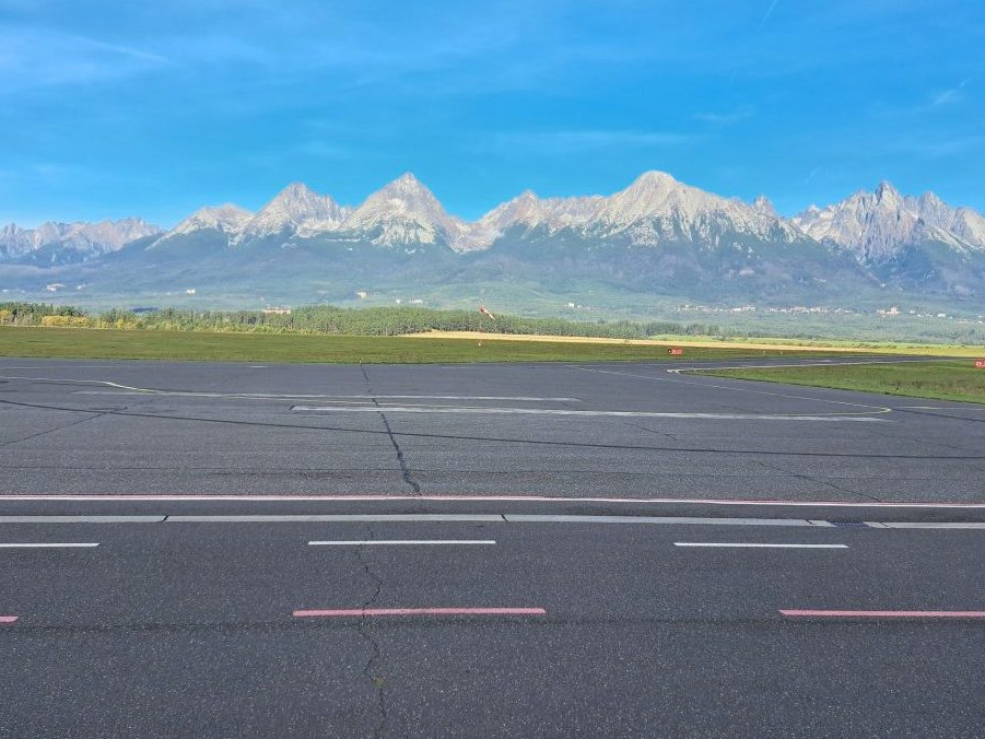 Na ilustračnej snímke letisko Poprad.