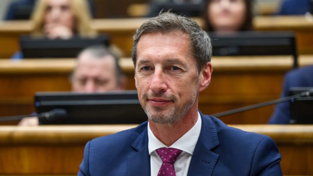 KDH a Kresťanská únia oznámili dohodu s koalíciou na zmene ústavy, dodajú potrebné hlasy