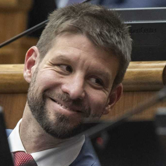 Prieskum AKO: PS by skončilo na prvom mieste, do parlamentu by sa na rozdiel od SNS dostala Republika