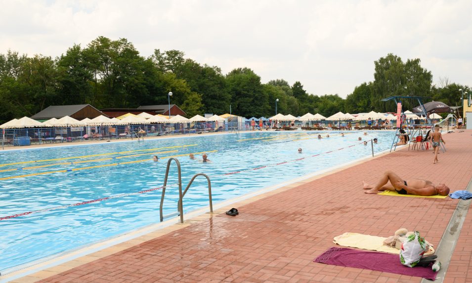 Amébou Naegleria fowleri sa nenakazíte prehltnutím kontaminovanej vody. Parazitológ objasnil varovné príznaky infekcie