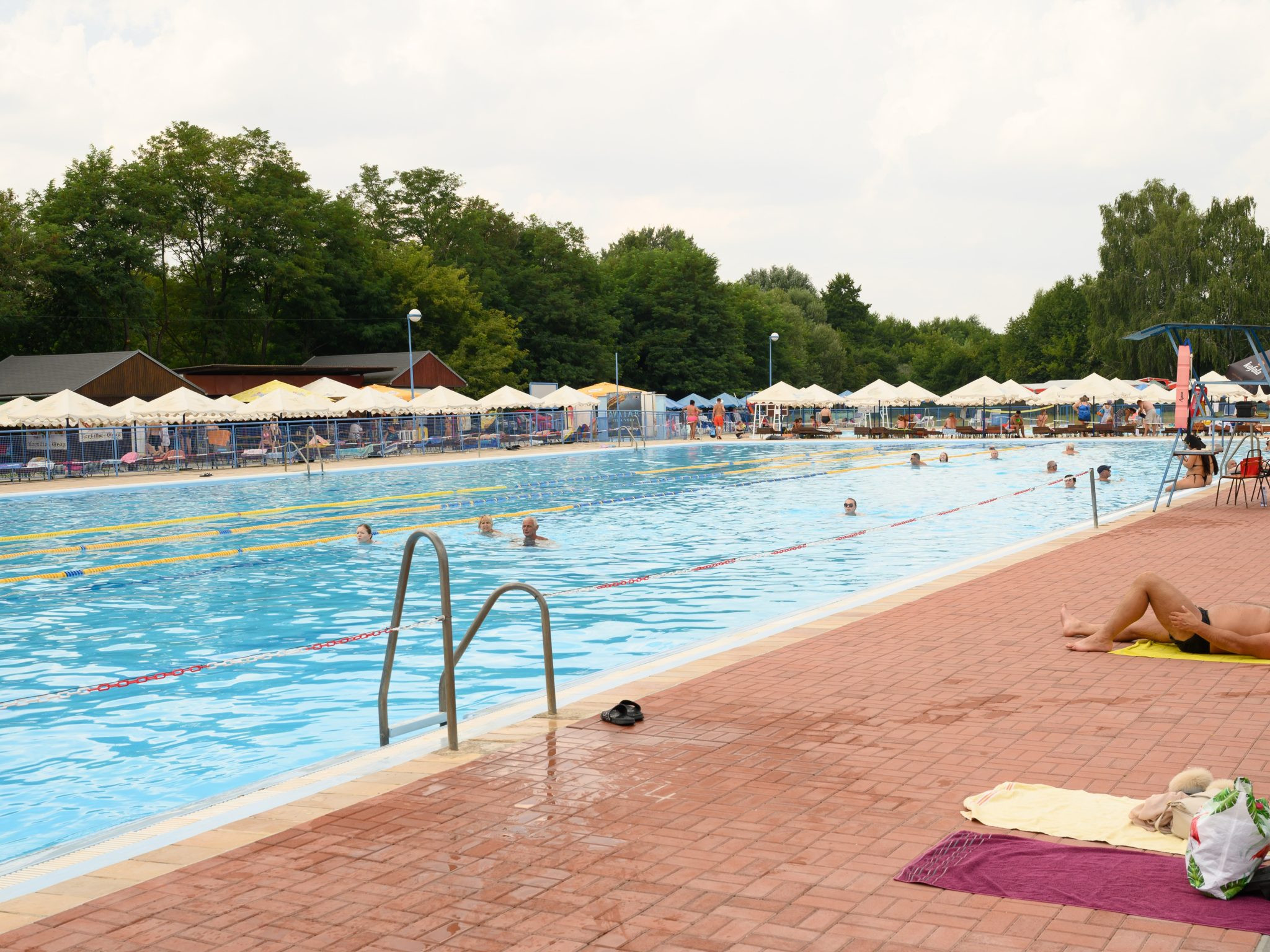 Pohľad na letné kúpalisko