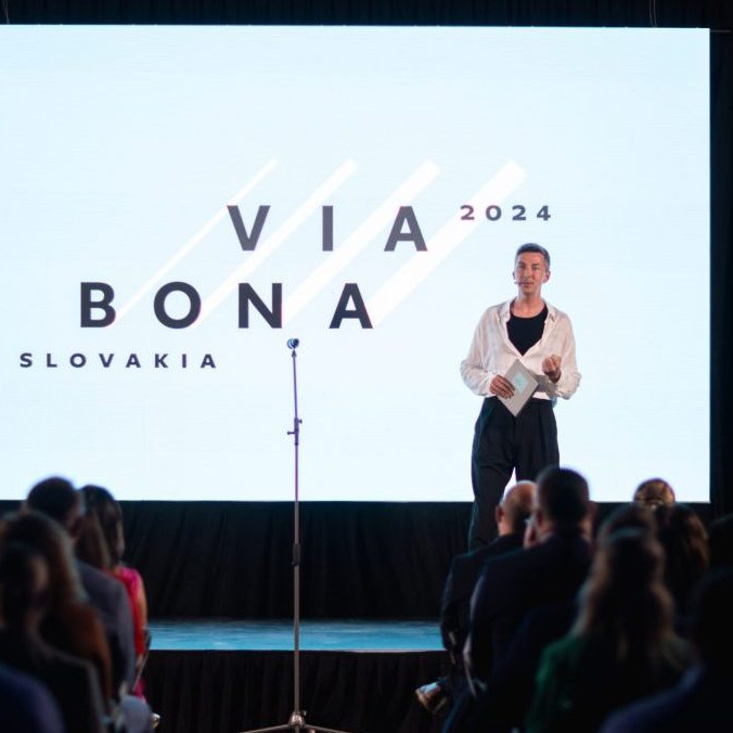 Spoznali sme víťazov 25. ročníka ocenenia Via Bona Slovakia: Toto sú jej laureáti v siedmich kategóriách