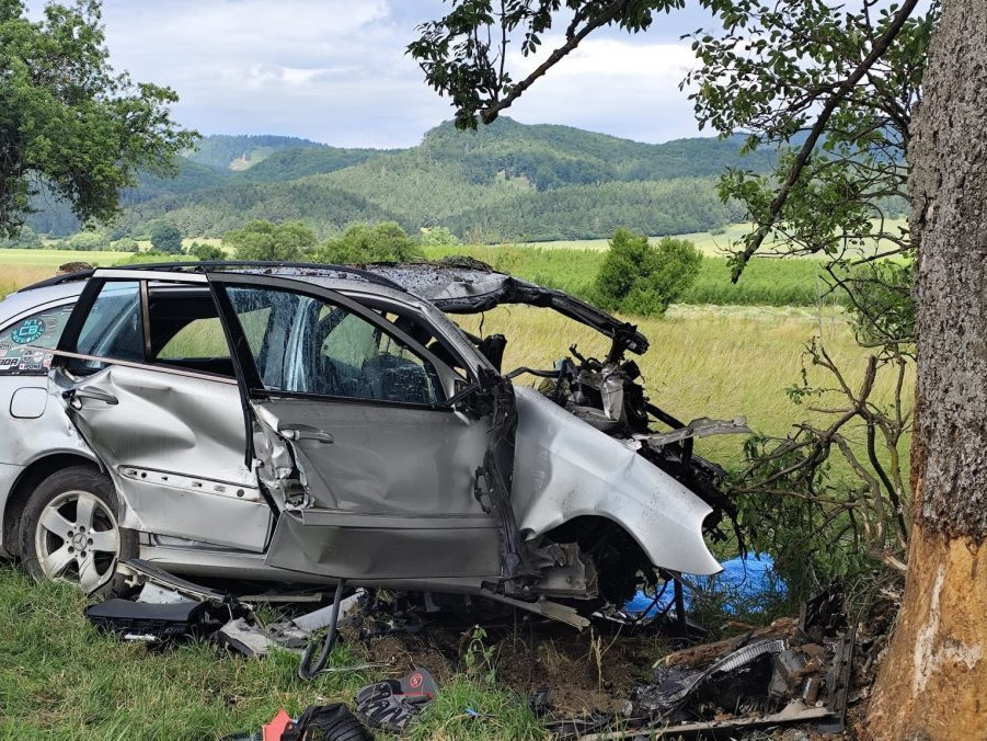 Na snímke miesto dopravnej nehody.