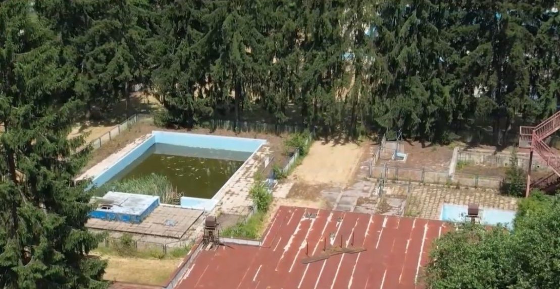 Kedysi obľúbené kúpalisko vo Zvolene chátra, opraviť ho sa nikto nechystá. Mesto má inú prioritu
