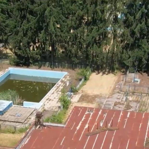 Kedysi obľúbené kúpalisko vo Zvolene chátra, opraviť ho sa nikto nechystá. Mesto má inú prioritu