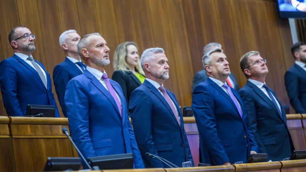 Vládna koalícia sa na zvyšovaní výdavkov na obranu zatiaľ nedohodla. Dve strany sú proti